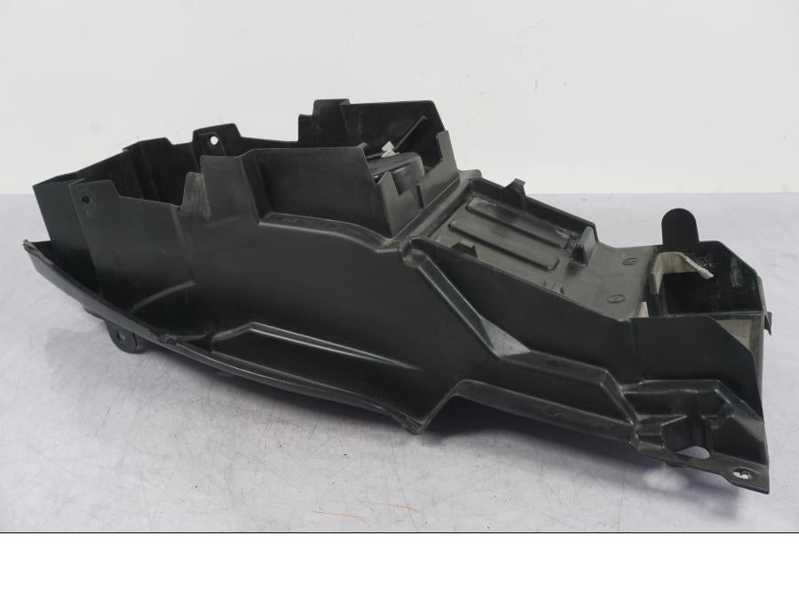 Framsidan på Undertail från en Suzuki GSX 1300 RX -1999 motorcykel.