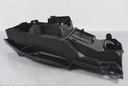 Framsidan på Undertail från en Suzuki GSX 1300 RX -1999 motorcykel.