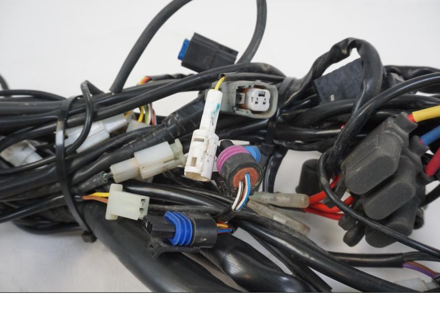 Höger sida på Kabelstam från en AJP PR7 -2021 motorcykel.