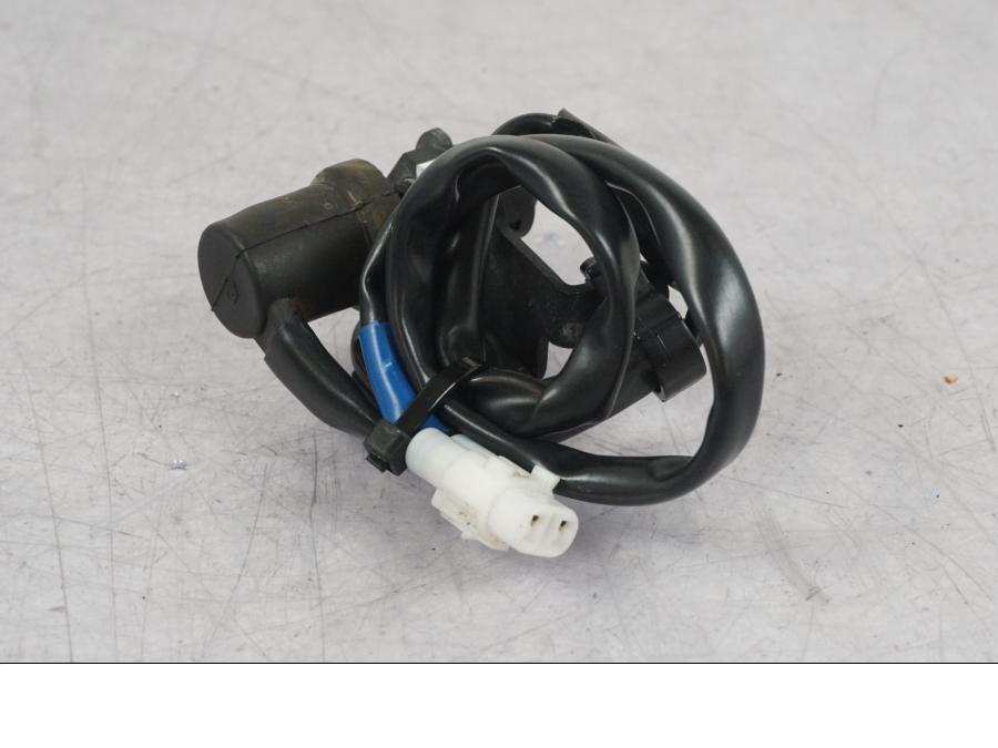 Baksidan på Bromsljuskontakt från en Yamaha MT-09 SP -2018 motorcykel.