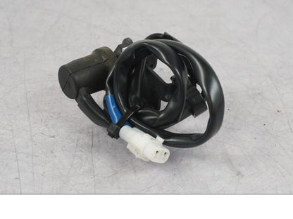 Baksidan på Bromsljuskontakt från en Yamaha MT-09 SP -2018 motorcykel.