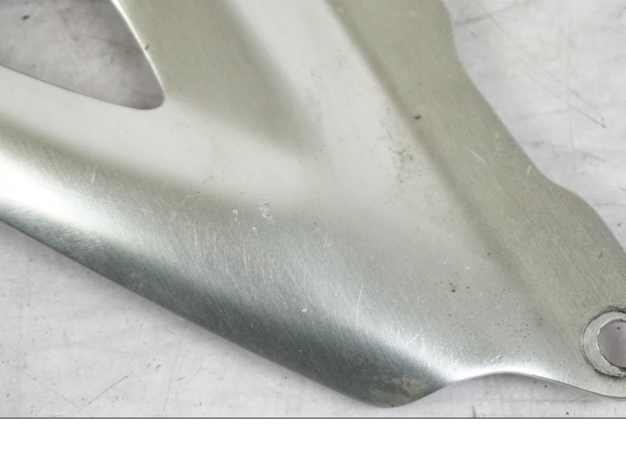 Höger sida på Hälskydd från en Triumph Tiger -2009 motorcykel.