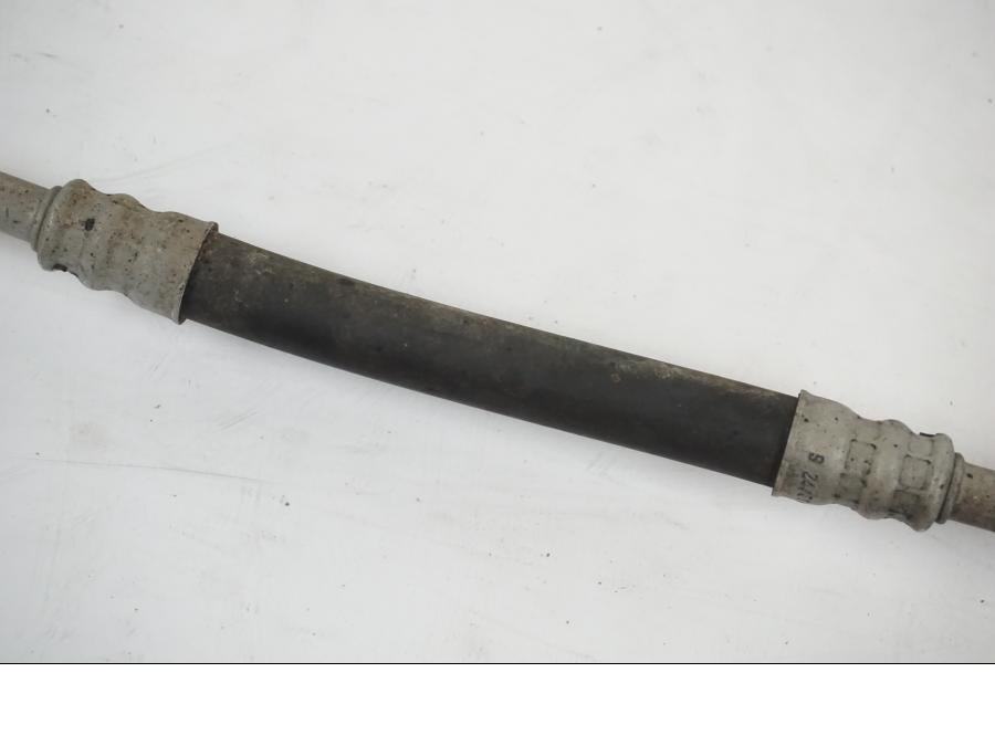 Snett uppifrån på Oljerör från en BMW F 650 CS -2002 motorcykel.