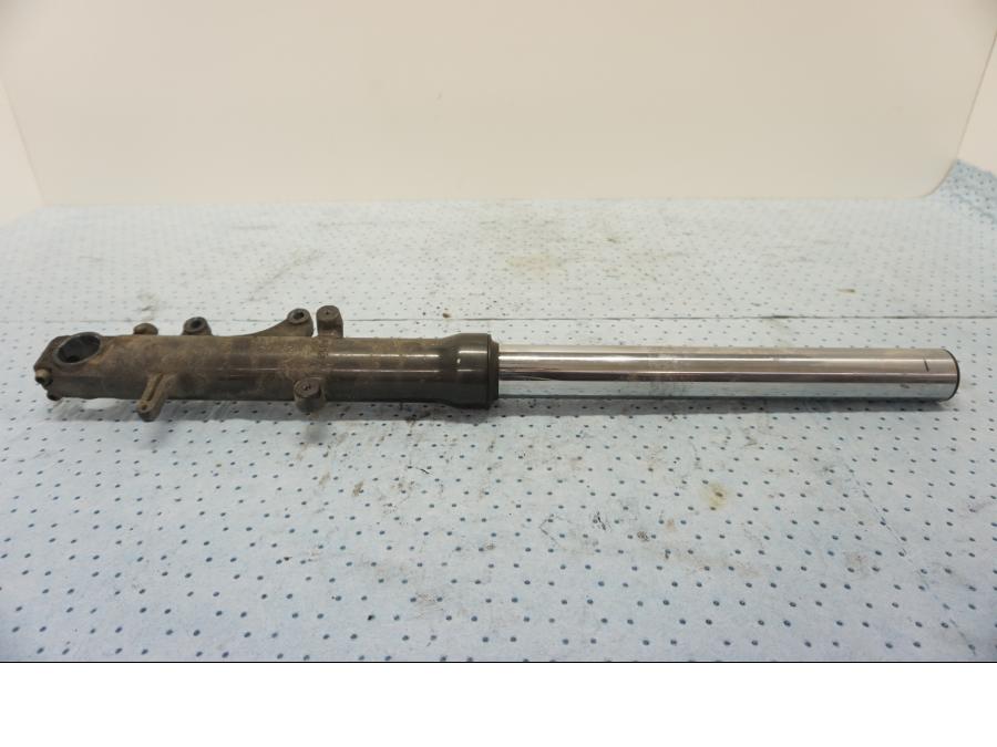 Baksidan på Gaffelben från en Kawasaki ZX-6R -2000 motorcykel.