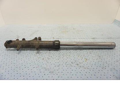 Baksidan på Gaffelben från en Kawasaki ZX-6R -2000 motorcykel.