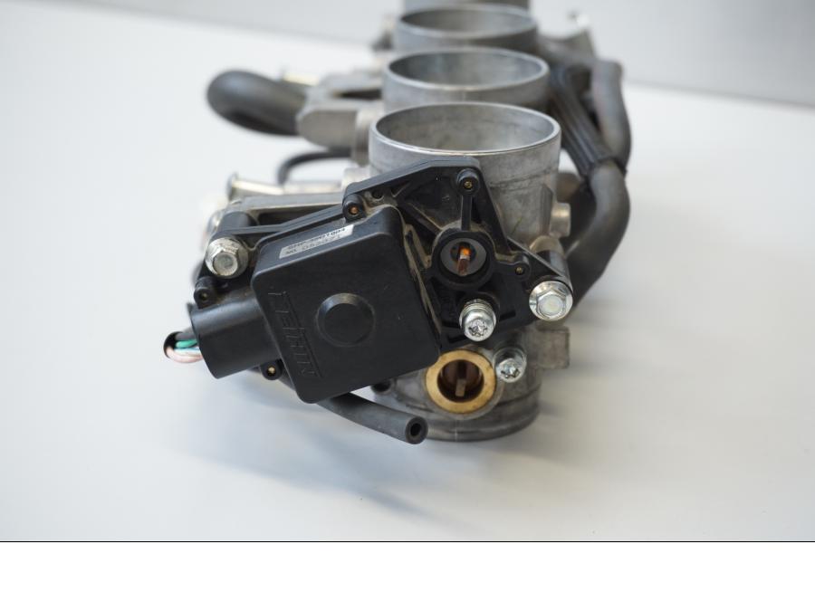 Höger sida på Spjällhus från en Suzuki GSX-R 1000 -2007 motorcykel.