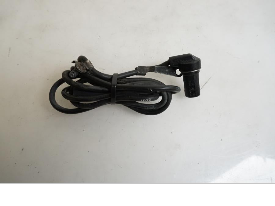 Baksidan på ABS givare från en BMW K 1200 S -2007 motorcykel.