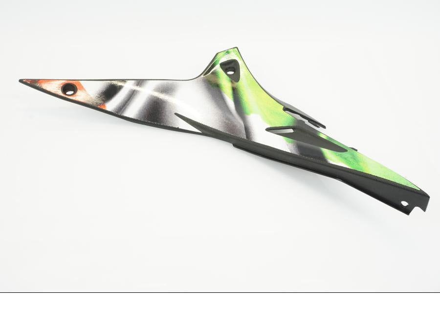 Baksidan på Sidopanel från en Aprilia Tuono V4R -2016 motorcykel.