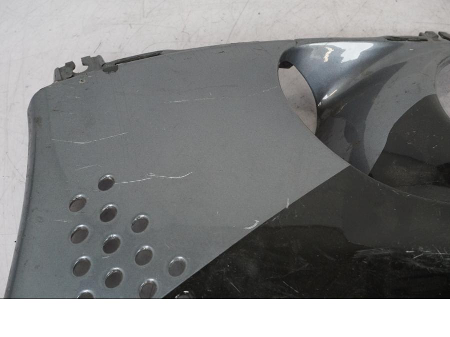 Höger sida på Magkåpa från en Honda CBR 900 RR -1995 motorcykel.