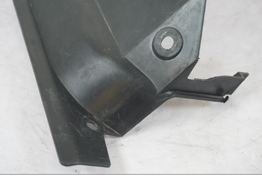 Höger sida på Undertail från en Yamaha XVS 1100 -2004 motorcykel.