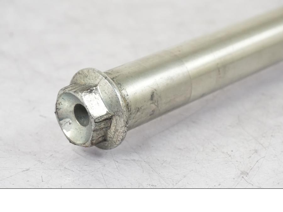 Baksidan på Axel från en Suzuki GSX-R 750 -2006 motorcykel.