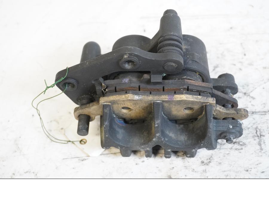 Baksidan på Bromsok från en Kawasaki ER-6N -2006 motorcykel.