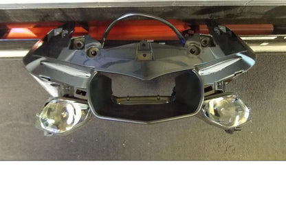 Baksidan på Strålkastare från en Yamaha YZF 1000 R1 -2015 motorcykel.