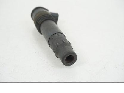 Snett nerifrån på Tändspole från en Suzuki GSX-R 750 -2001 motorcykel.