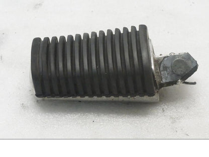 Framsidan på Fotpinne från en Yamaha XVS 650 -2000 motorcykel.