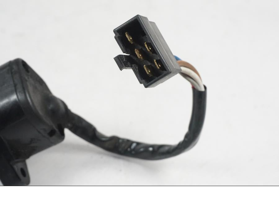 Extrabild1 på <p>Låssats från Kawasaki VN 900 Classic 2008.</p>

<p>Tändningslås, tanklock, sadellås och 1st nyckel.</p> motorcykel.