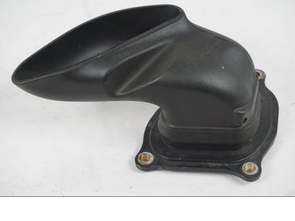 Framsidan på Luftburksnorkel från en MV Agusta Dragster -2014 motorcykel.