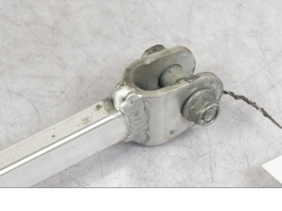 Baksidan på Parallellstag från en Suzuki GSX 1300 RX -1999 motorcykel.