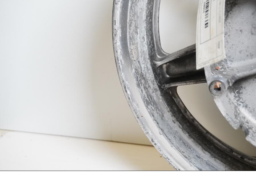 Extrabild1 på Fälg från en Honda GL 1500 -1998 motorcykel.