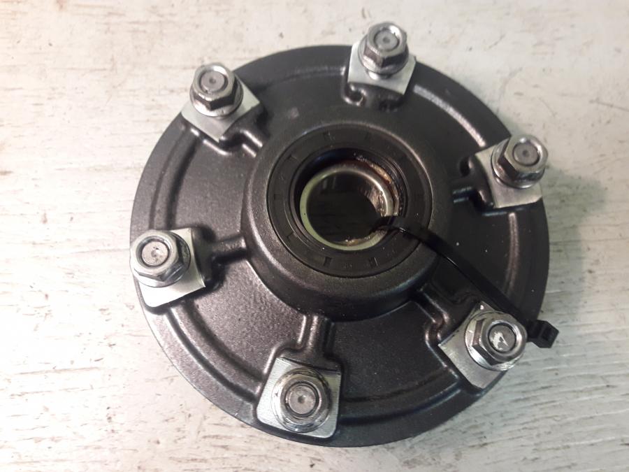 Framsidan på Drevfäste från en Triumph Speed Twin -2019 motorcykel.