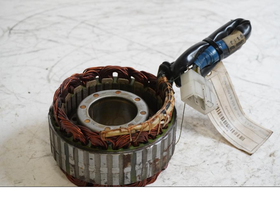 Framsidan på Generator från en Honda CB 750 SF -1999 motorcykel.