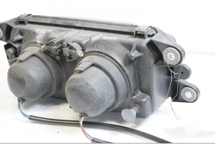 Höger sida på Strålkastare från en Kawasaki ZX-9R -1997 motorcykel.