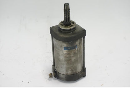 Baksidan på Startmotor från en Suzuki DL 1000 -2003 motorcykel.