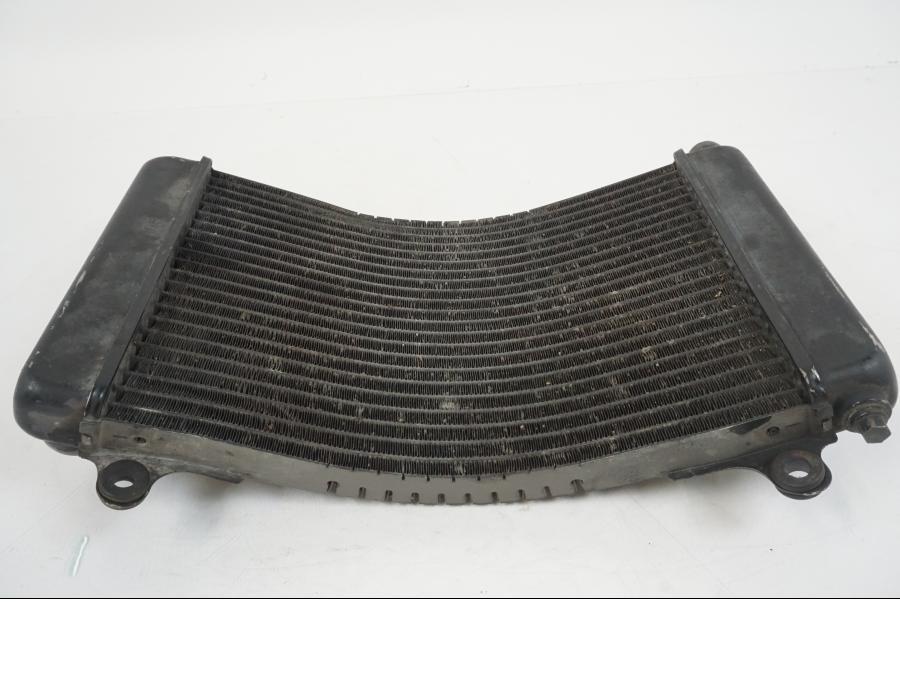 Snett nerifrån på Vattenkyl från en Aprilia RS 250 -1998 motorcykel.