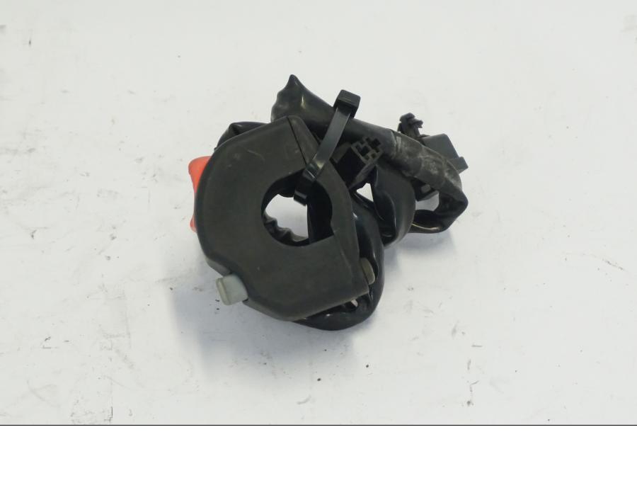 Vänster sida på Styrelreglage från en Suzuki DL 1000 -2003 motorcykel.