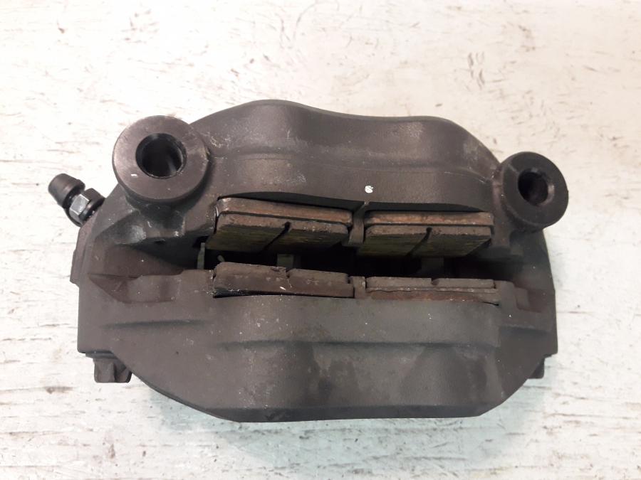 Höger sida på Bromsok från en Kawasaki GTR 1400 -2012 motorcykel.