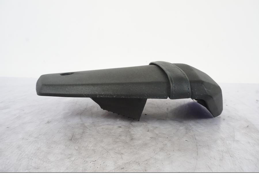 Vänster sida på Sadel från en Yamaha YZF-R 125 -2008 motorcykel.