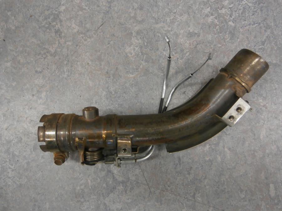 Baksidan på Mellanrör från en Suzuki GSX 1300 BK -2008 motorcykel.