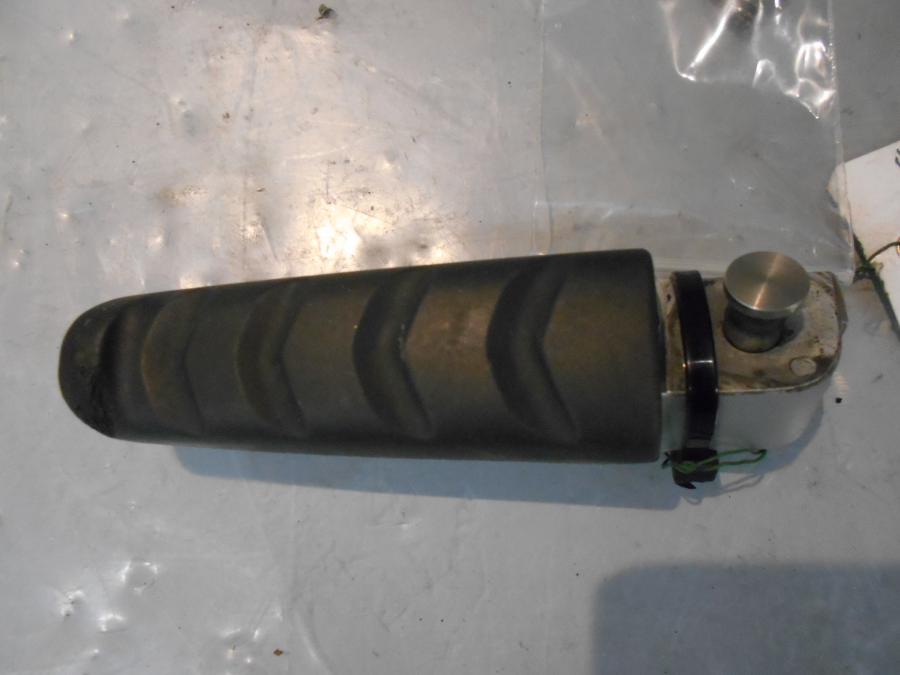 Höger sida på Fotpinne från en BMW R 1200 RS -2016 motorcykel.