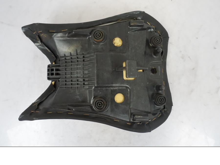 Extrabild1 på Sadel från en Yamaha YZF-R 125 -2008 motorcykel.