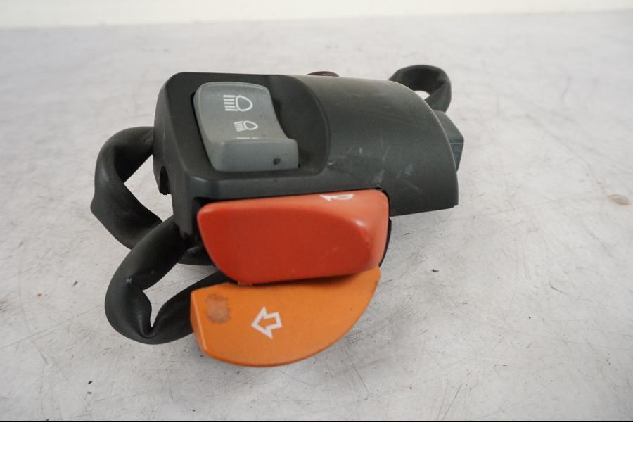 Framsidan på Styrelreglage från en BMW R 850 R -2004 motorcykel.