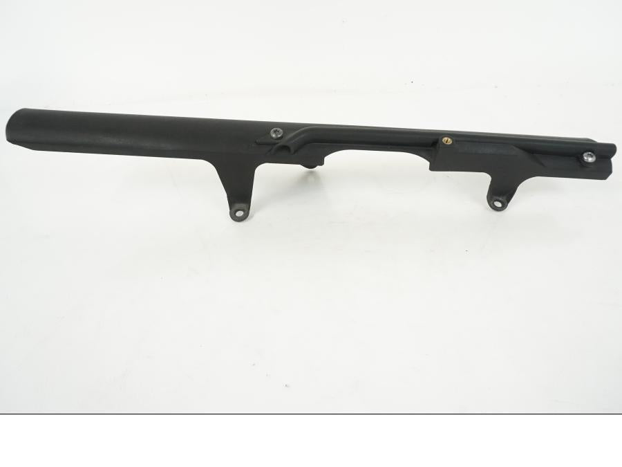 Vänster sida på Kedjeskydd från en Triumph Speed Triple -2009 motorcykel.