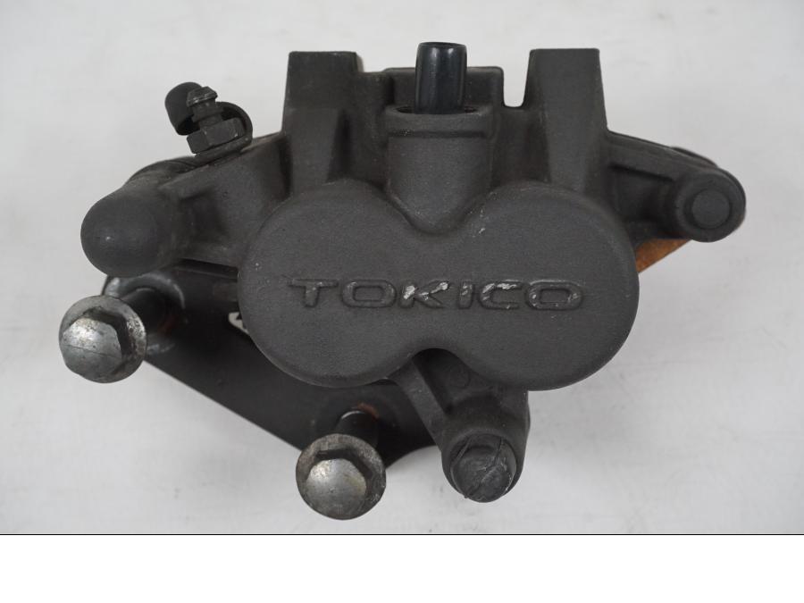 Framsidan på Bromsok från en Kawasaki Z 750 -2006 motorcykel.