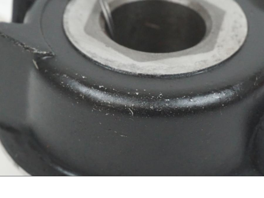 Snett uppifrån på Hastighetsdrivning från en Yamaha XJ 900 -1997 motorcykel.