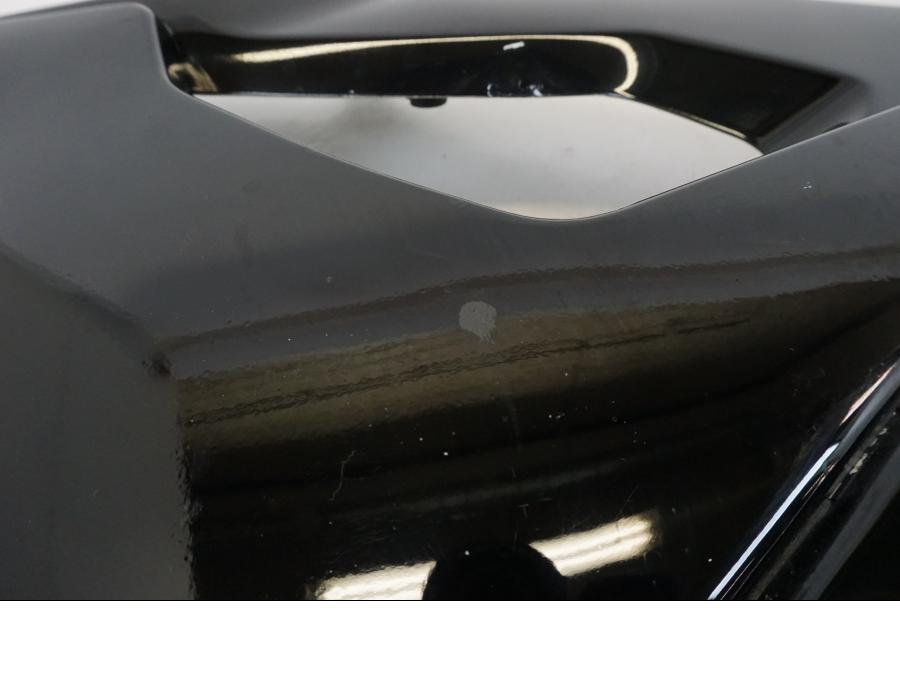 Snett nerifrån på Sidkåpa från en Suzuki GSX-R 1000 -2005 motorcykel.