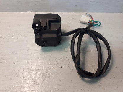 Framsidan på Styrelreglage från en Aprilia RS 125 -2017 motorcykel.