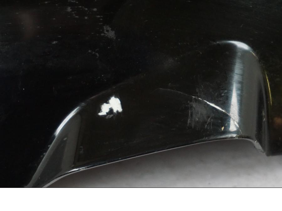 Baksidan på Sidkåpa från en Triumph Tiger -2009 motorcykel.