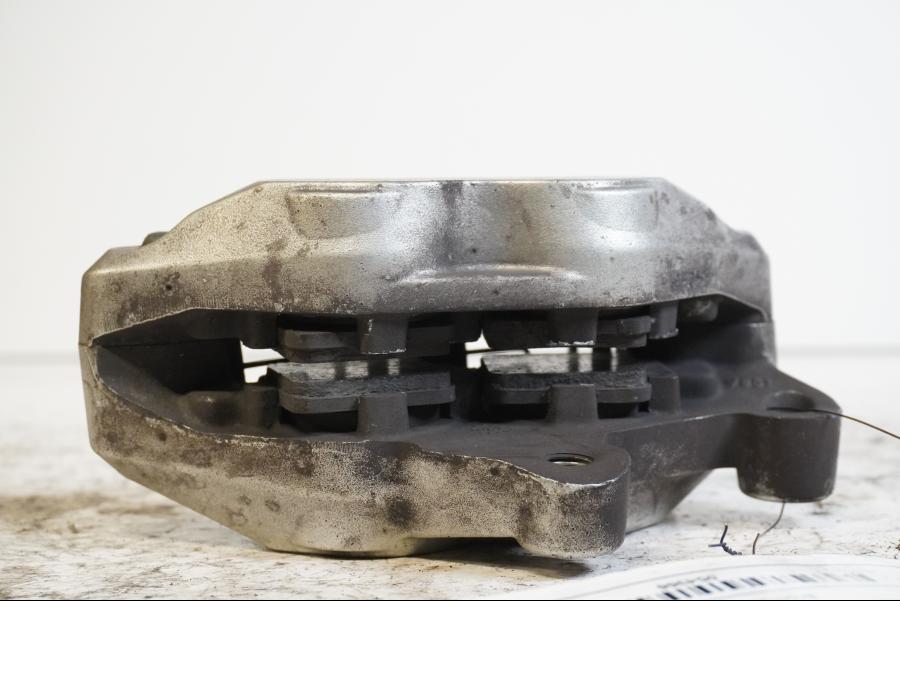 Höger sida på Bromsok från en KTM 990 Super Duke -2006 motorcykel.