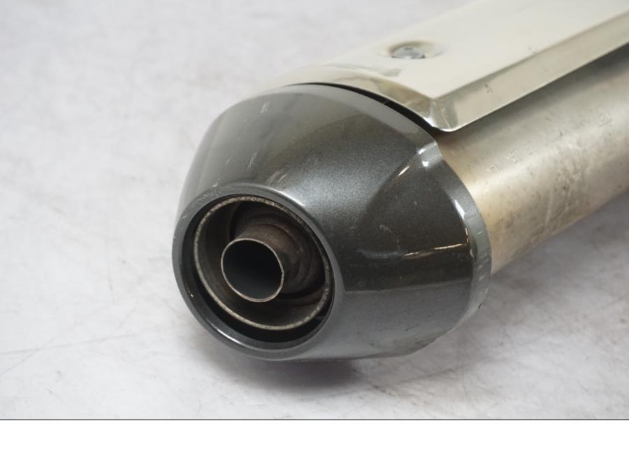 Snett uppifrån på Ljuddämpare från en Honda XL 1000 V -2008 motorcykel.