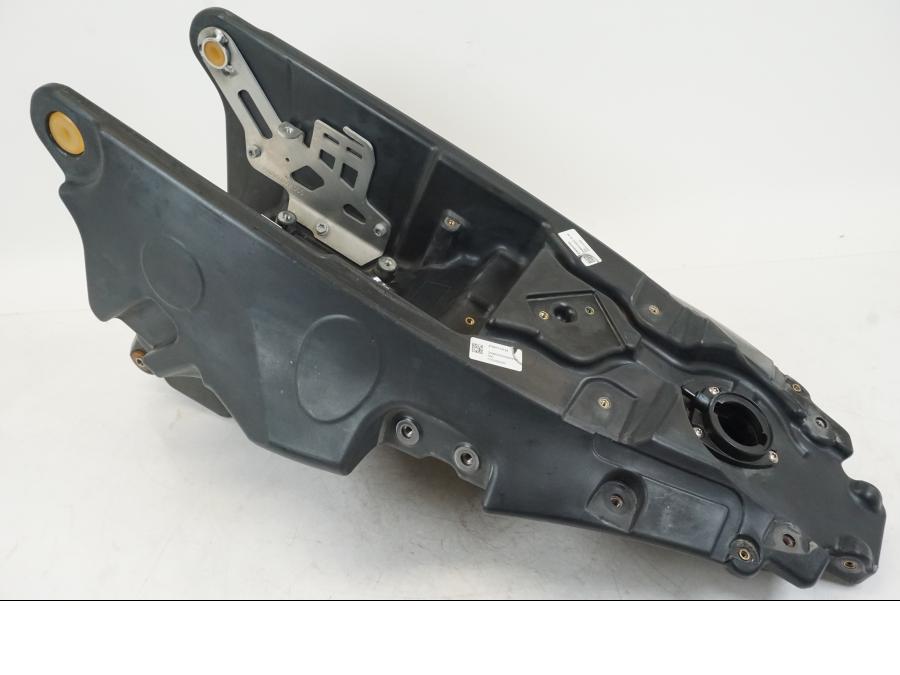 Framsidan på Bensintank från en Husqvarna 701 Supermoto -2020 motorcykel.