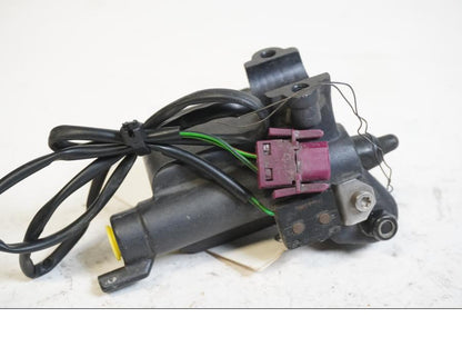 Höger sida på Bromshuvudcylinder från en BMW F 650 CS -2003 motorcykel.