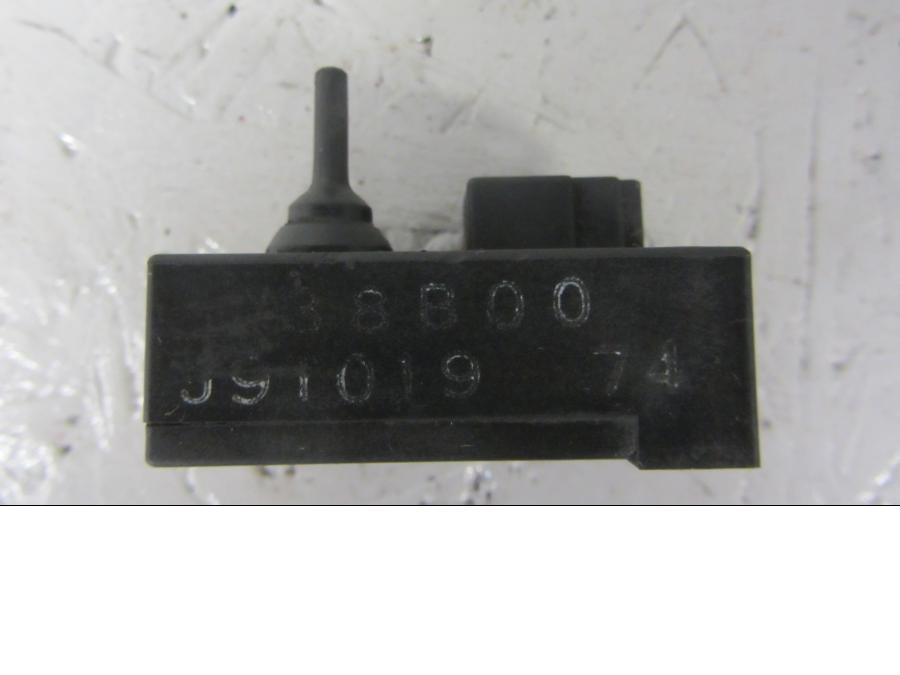 Baksidan på Boostsensor från en Suzuki VS 1400 -1996 motorcykel.