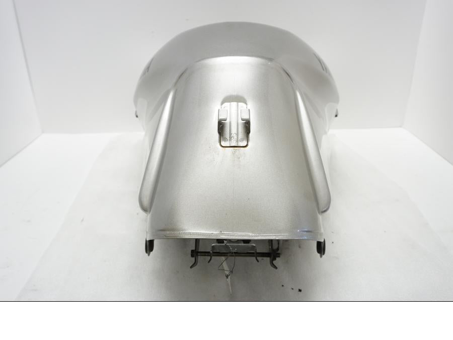 Vänster sida på Bensintank från en Yamaha TDM 900 -2002 motorcykel.