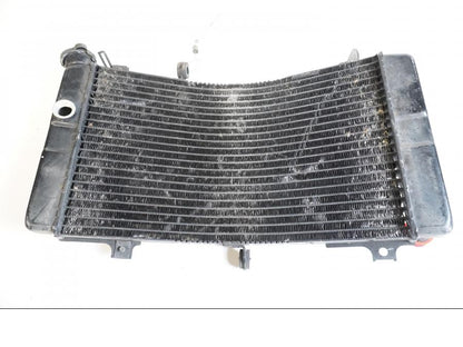 Framsidan på Vattenkyl från en Suzuki GSX-R 600 -1999 motorcykel.