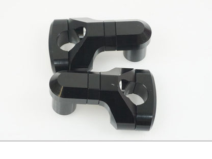 Snett uppifrån på Styrfäste från en Universal Universal -2024 moped.