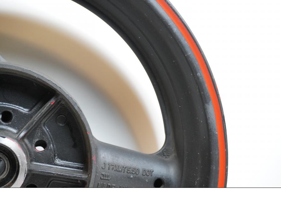 Extrabild4 på Fälg från en Suzuki GSX-R 750 -1995 motorcykel.